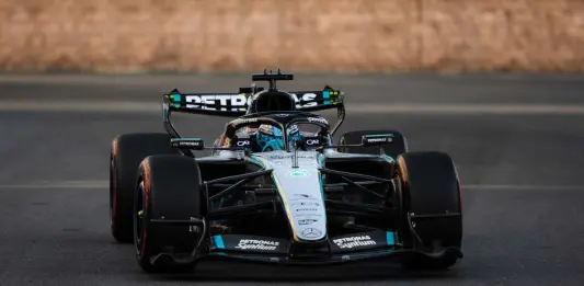 F1, Russell in pole a Baku davanti a Leclerc. Antonelli sbaglia, partirà 16esimo
