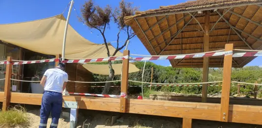 Strutture abusive in uno stabilimento balneare nel Cagliaritano, sequestri e sanzioni