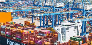 La nave Al Jmeliyah di Hapag-Lloyd ritorna ad attraversare il Canale di Suez
