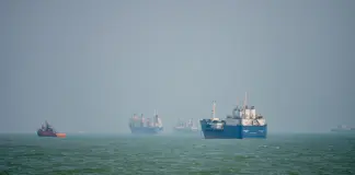 Nuovi attacchi Usa nei pressi di Hormuz, Trump avverte: “Teheran non reagisca”