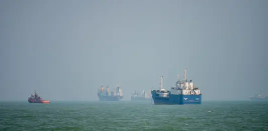 Nuovi attacchi Usa nei pressi di Hormuz, Trump avverte: “Teheran non reagisca”