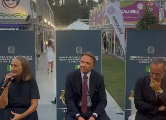 Lollobrigida al Vinòforum: “Dentro una bottiglia di vino c’è anche l’Italia” / Video