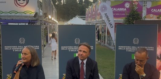 Lollobrigida al Vinòforum: “Dentro una bottiglia di vino c’è anche l’Italia” / Video