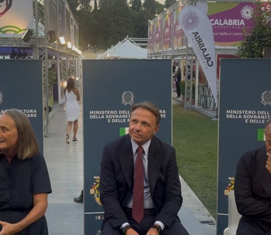 Lollobrigida al Vinòforum: “Dentro una bottiglia di vino c’è anche l’Italia” / Video