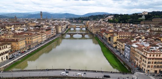 Firenze, inaugurate le nuove paratie dell’Arno. Giani: “Intervento decisivo per la sicurezza”