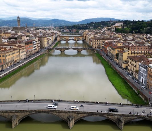 Firenze, inaugurate le nuove paratie dell’Arno. Giani: “Intervento decisivo per la sicurezza”