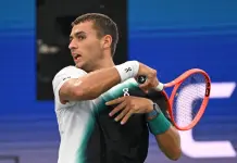Cobolli rimonta Schoolkate ed è al terzo turno degli Us Open, maratona notturna per Zverev