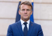 Francia, Macron “La proposta di vietare i social ai minori di 15 anni è stata notificata alla Commissione europea”