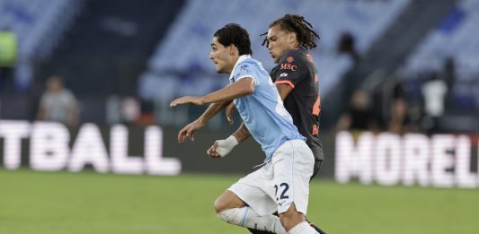 La Lazio scappa, il Milan la riprende: è 2-2 all’Olimpico