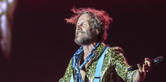 Jovanotti compie 60 anni: energia, musica e poesia senza sosta