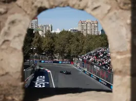 F1 GP Azerbaijan, la Mercedes domina le libere: Russell davanti ad Antonelli, Leclerc 4°