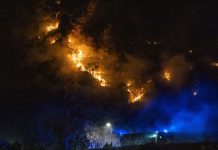 Incendi lungo la Costiera Amalfitana, Vigili del fuoco in azione / Video
