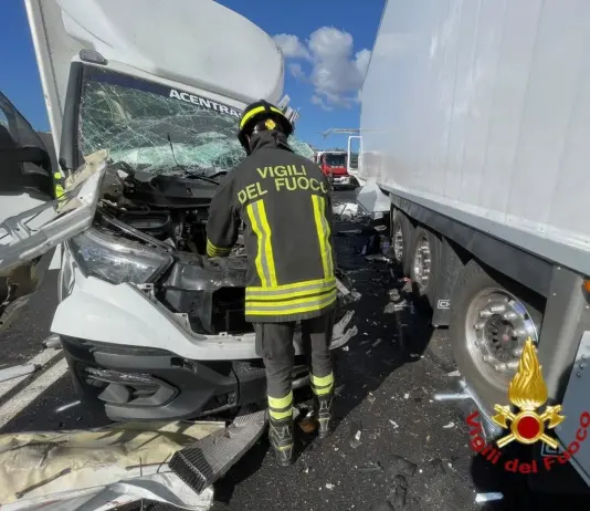 Scontro tra furgone e tir a Olbia, un morto