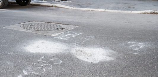 Incidente a Napoli, ciclista muore investito da una moto
