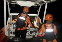 Traghetto colpito da una tempesta in Indonesia, un morto e 102 passeggeri tratti in salvo