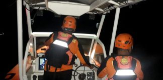 Traghetto colpito da una tempesta in Indonesia, un morto e 102 passeggeri tratti in salvo