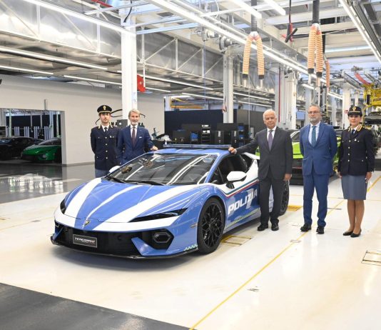 Automobili Lamborghini presenta la nuova Temerario per la Polizia di Stato