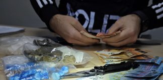 Roma, cinque arresti per spaccio e oltre due kg di droga sequestrati