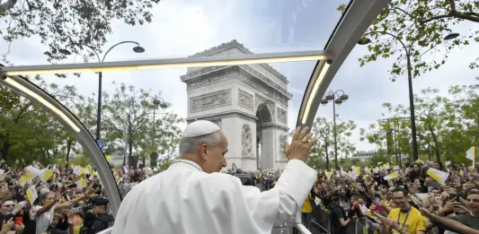 Bagno di folla a Parigi per Papa Leone. Il Pontefice ai giovani: “Siete la chiesa di oggi, bello il vostro entusiasmo e impegno”