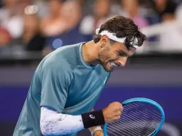 Musetti avanza al secondo turno degli Us Open, Sonego si arrende al quinto set contro Zverev