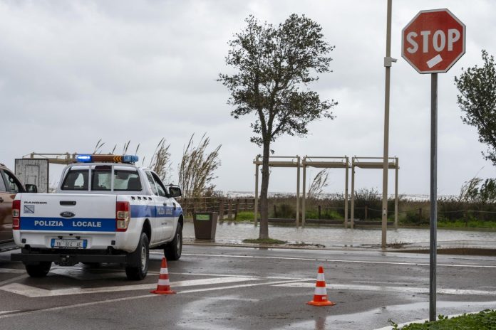 Maltempo : Cagliari, mareggiata colpisce la costa per i forti venti di Scirocco