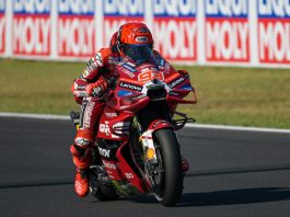MotoGp, Marc Marquez trionfa a Misano davanti al fratello Alex. Fuori Bezzecchi e Bagnaia