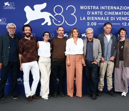 A Venezia 83 Toni Servillo nonno alle prese con lo “Scherzetto” di Mario Martone