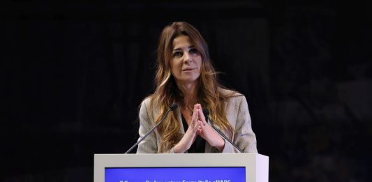 Foto ritoccata di Matilde Siracusano, è bufera su Vannacci. La sottosegretaria: “Lo denuncerò, ha commesso un reato”