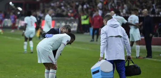 Mbappé out 10-12 giorni dopo l’infortunio in Nazionale: salta Italia-Francia, in dubbio per Roma-Real Madrid