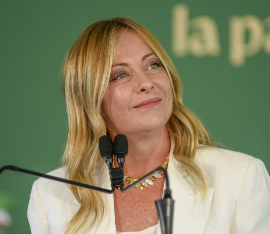 Meloni “In classe numero massimo di stranieri e divieto di burqa e niqab, a breve la norma in CdM” / Video