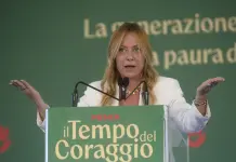 Meloni “In classe numero massimo di stranieri e divieto di burqa e niqab, a breve la norma in CdM” / Video