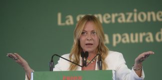 Meloni “In classe numero massimo di stranieri e divieto di burqa e niqab, a breve la norma in CdM” / Video
