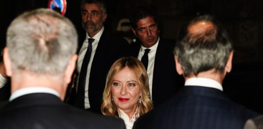 Meloni a Milano per la cena di gala della Fashion Week / Video