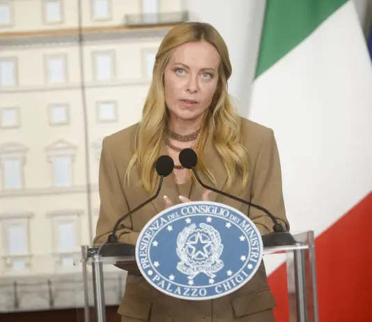 Manovra, Meloni “Focus su salari, imprese, famiglie, natalità e salute”