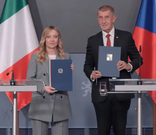 Meloni in visita ufficiale a Praga: “Italia e Repubblica Ceca più vicine che mai, collaborazione su nucleare, difesa e infrastrutture”