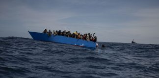 Imbarcazione di migranti alla deriva al largo delle Canarie, decine di morti