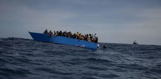 Imbarcazione di migranti alla deriva al largo delle Canarie, decine di morti