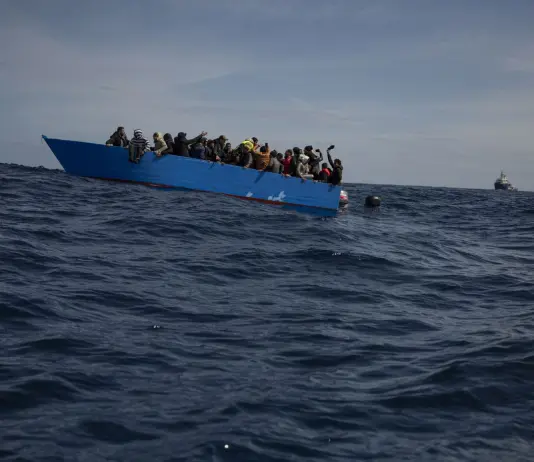 Imbarcazione di migranti alla deriva al largo delle Canarie, decine di morti
