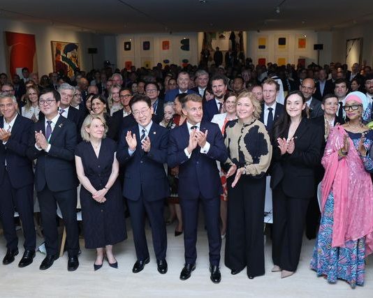 Giuli al Sommet Lumière: “Educare alle immagini per promuovere libertà e creatività”. Firmato accordo di coproduzione cinematografica con la Corea del Sud