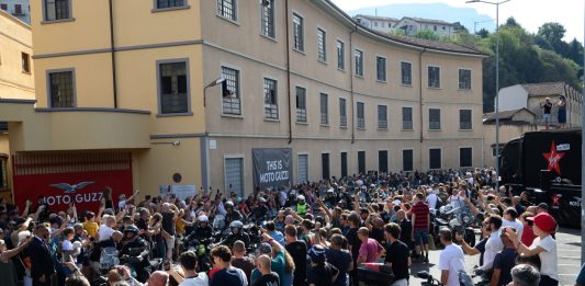 In più di 60 mila a Mandello del Lario per le Giornate Mondiali Moto Guzzi
