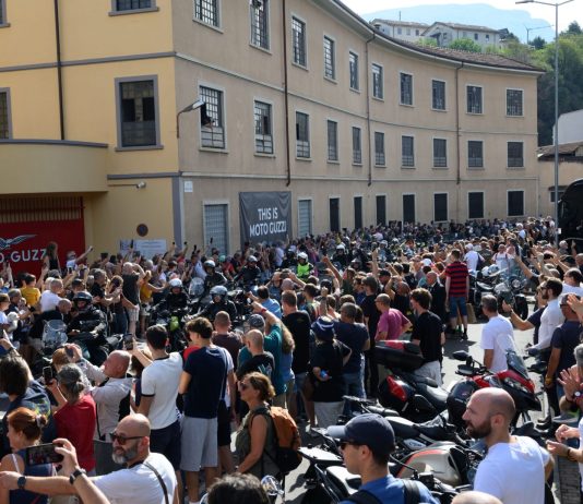 In più di 60 mila a Mandello del Lario per le Giornate Mondiali Moto Guzzi
