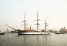 La Nave Amerigo Vespucci in arrivo a Napoli in occasione dell’America’s Cup