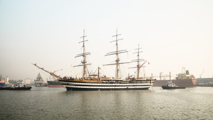 Nave Amerigo Vespucci