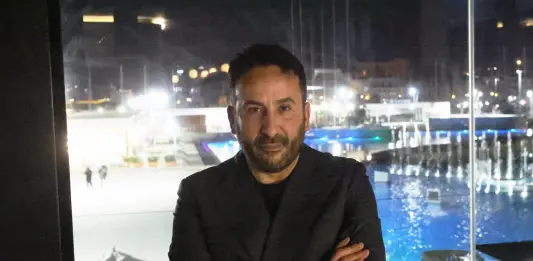 Natale Giunta denuncia “Colpito da un POS nel mio locale”. Lo chef “Non abbasso la guardia, certa gentaglia da me non entra” / Video