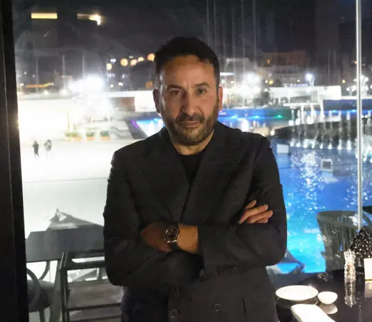 Natale Giunta denuncia “Colpito da un POS nel mio locale”. Lo chef “Non abbasso la guardia, certa gentaglia da me non entra” / Video