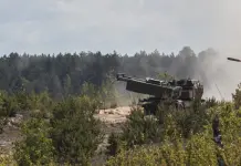 Incidente durante un’esercitazione Nato in Lettonia, feriti quattro militari italiani