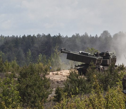Incidente durante un’esercitazione Nato in Lettonia, feriti quattro militari italiani