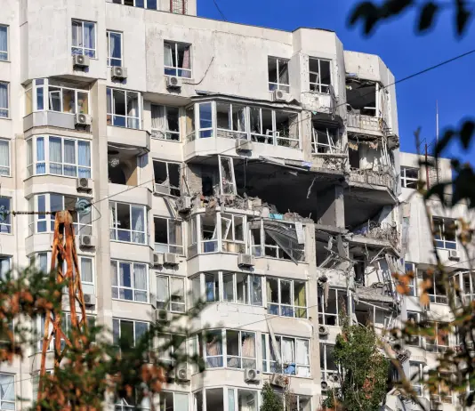 Ucraina, nuovi raid russi in 13 regioni. Zelensky “Abbiamo bisogno di una risposta più forte”