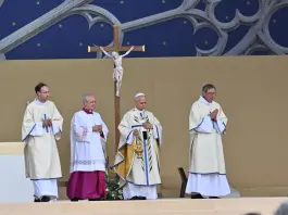 Papa Leone a Parigi, il messaggio ai giovani davanti a 600 mila persone: “Siete la chiesa di oggi, bello il vostro entusiasmo e impegno”