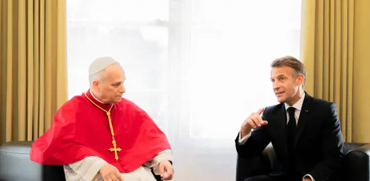 Papa Leone inizia il Viaggio Apostolico in Francia e incontra Macron all’Eliseo: “La guerra non è inevitabile”
